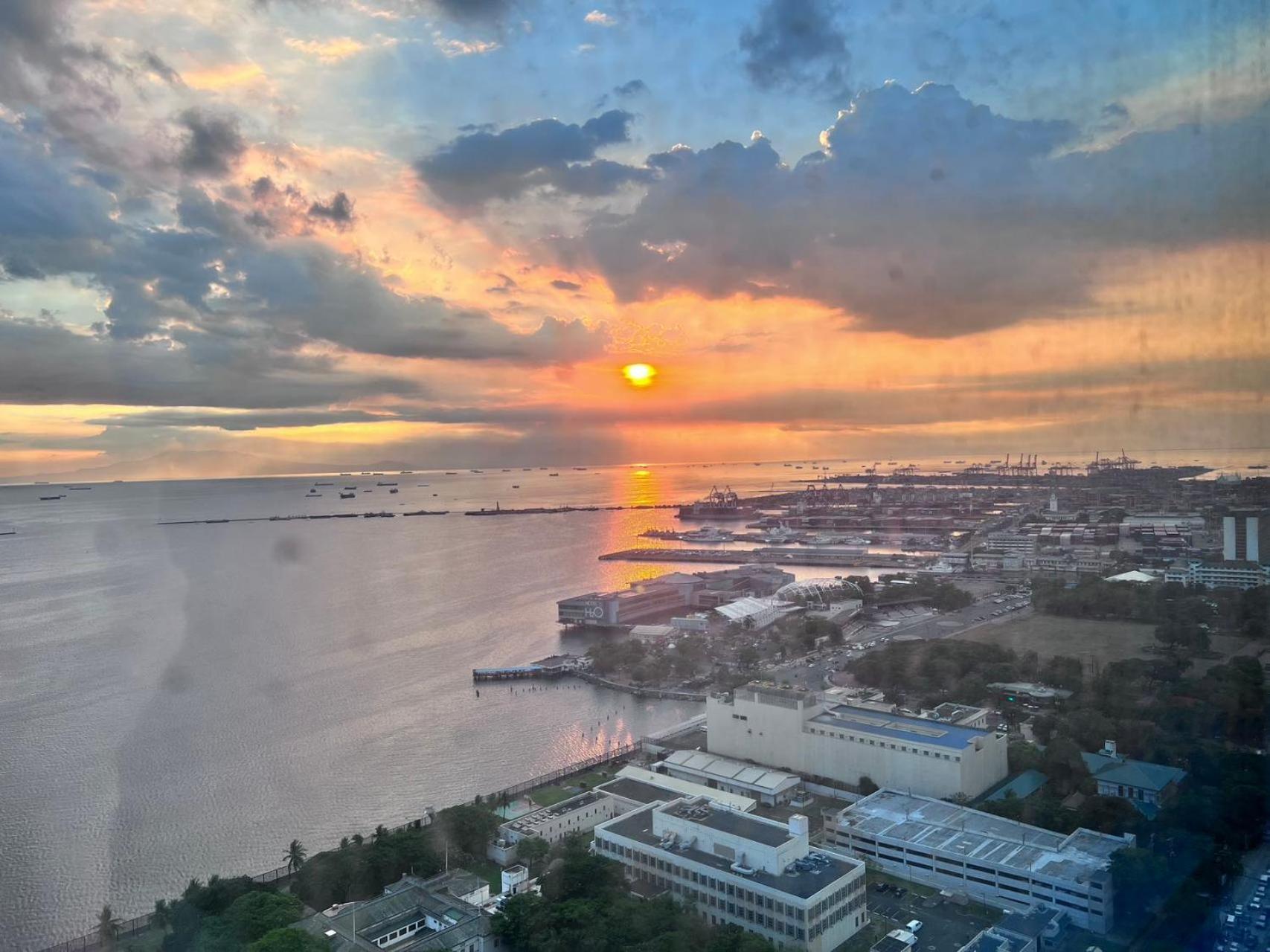 Dreamy Sunset Bay Aparthotel มะนิลา ภายนอก รูปภาพ